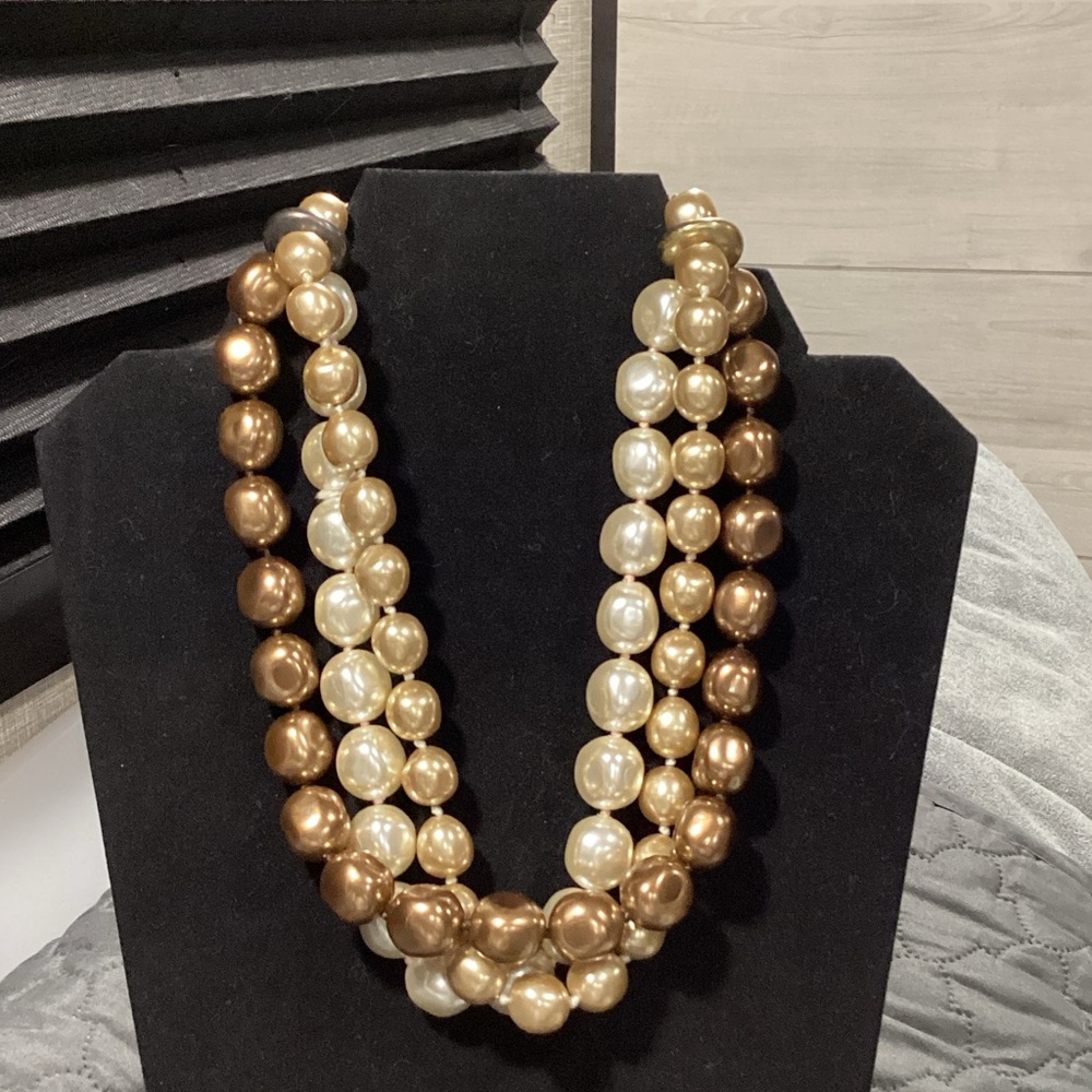 Vintage Elegant Gold and Cream Beaded Necklace